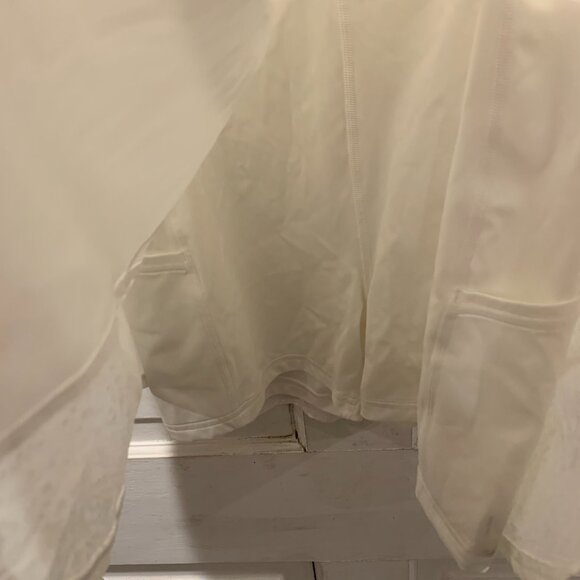 lululemon~ NWT!!~ (Retail: $118)  Serene Stride Dress - Picture 6 of 15